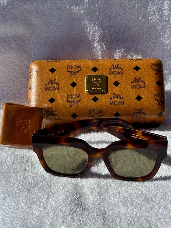 MCM Accessories - Full Inclusion MCM Havana Tortoiseshell Sunglasses - Authenticated by Poizon